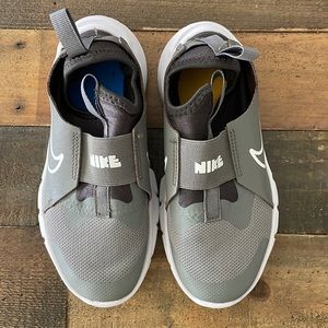 Kids Flex Runner 2 in size 13.5c